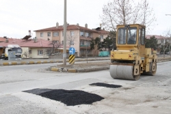 Erzincan belediyesi yolları yamalıyor