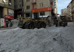 Doğu'da kar mücadelesi