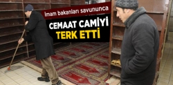 Bir Grup Camiyi Terk Etti