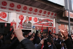 MHP Seçim karargahına miting gibi açılış