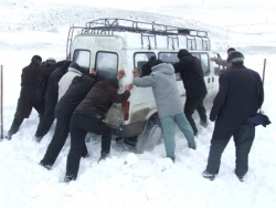 Erzurum'da 15 köy yolu kapandı