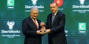 Yıldırım, ödülünü Cumhurbaşkanı Erdoğan’ın elinden aldı