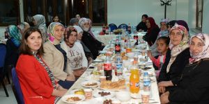 Vali Azizoğlu'nun eşi, şehit aileleri ile iftarda buluştu