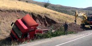 Erzurum Taşıdığı Kepçeyle Tır'ı Yanmaktan Kurtardı