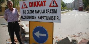 Tapulu Arazim" Deyip Yolu Trafiğe Kapattı