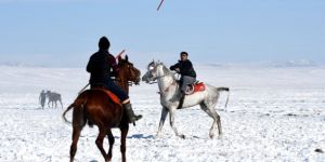 Kars'ta Yaşatılmaya Çalışılan Cirit Geleneği Nefes Kesti