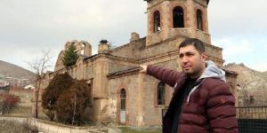 Çatısında çam ağacı yetişen kilise, bu yıl da restore edilmeyecek