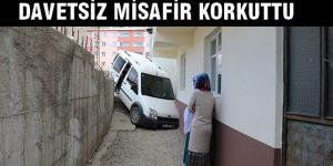 Direksiyon Hakimiyetini Kaybetti, Bahçe Duvarından Aşağı Düştü