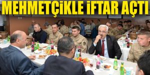 Vali Azizoğlu askerlerle birlikte iftar açtı