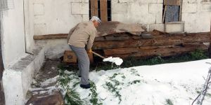 1,5 saatlik dolu yağışı Ardahan'ı beyaza bürüdü