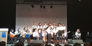 Fen Lisesi öğrencileri görme engelli öğrencilerle konser verdi