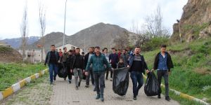 "Çevrecilik Milliyetçiliktir" sloganıyla çevredeki çöpleri topladılar