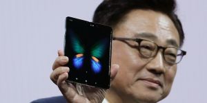 Samsung Galaxy Fold gecikecek!