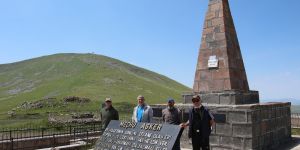 Oltulu doğaseverler Allahuekber dağına tırmandılar