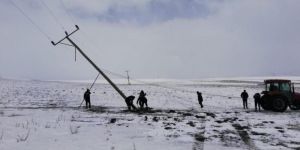 Fırtına enerji nakil hatlarına zarar verdi