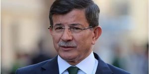 Davutoğlu'ndan 'istenmeyen adam' açıklaması: Ülkeye yazık ediyorsunuz