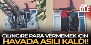 Evine çatıdan sarkıp pencereden girmek istedi, halat kısa gelince asılı kaldı