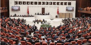 Başörtüsüne anayasal güvence getiren madde Meclis Anayasa Komisyonu'nda kabul edildi